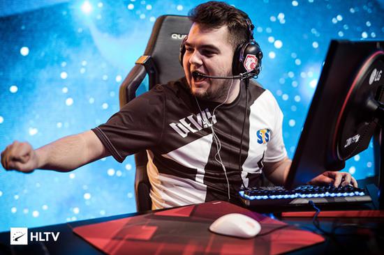 AG超玩会战胜重庆狼队 KPL总决赛现场观众创历史纪录